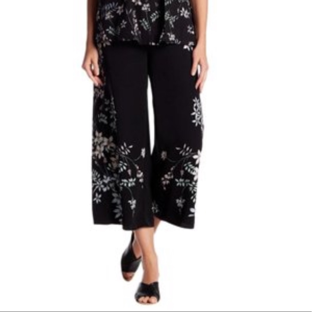 VINCE CAMUTO - Picture 6 of 9